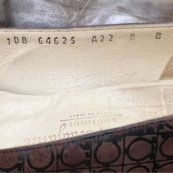 Salvatore Ferragamo Brown Vara Bow Gancini Print Low Heel Pumps – Size 8B - Picture 10 of 10